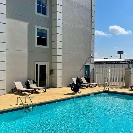 ווסט מונרו Quality Inn & Suites מראה חיצוני תמונה