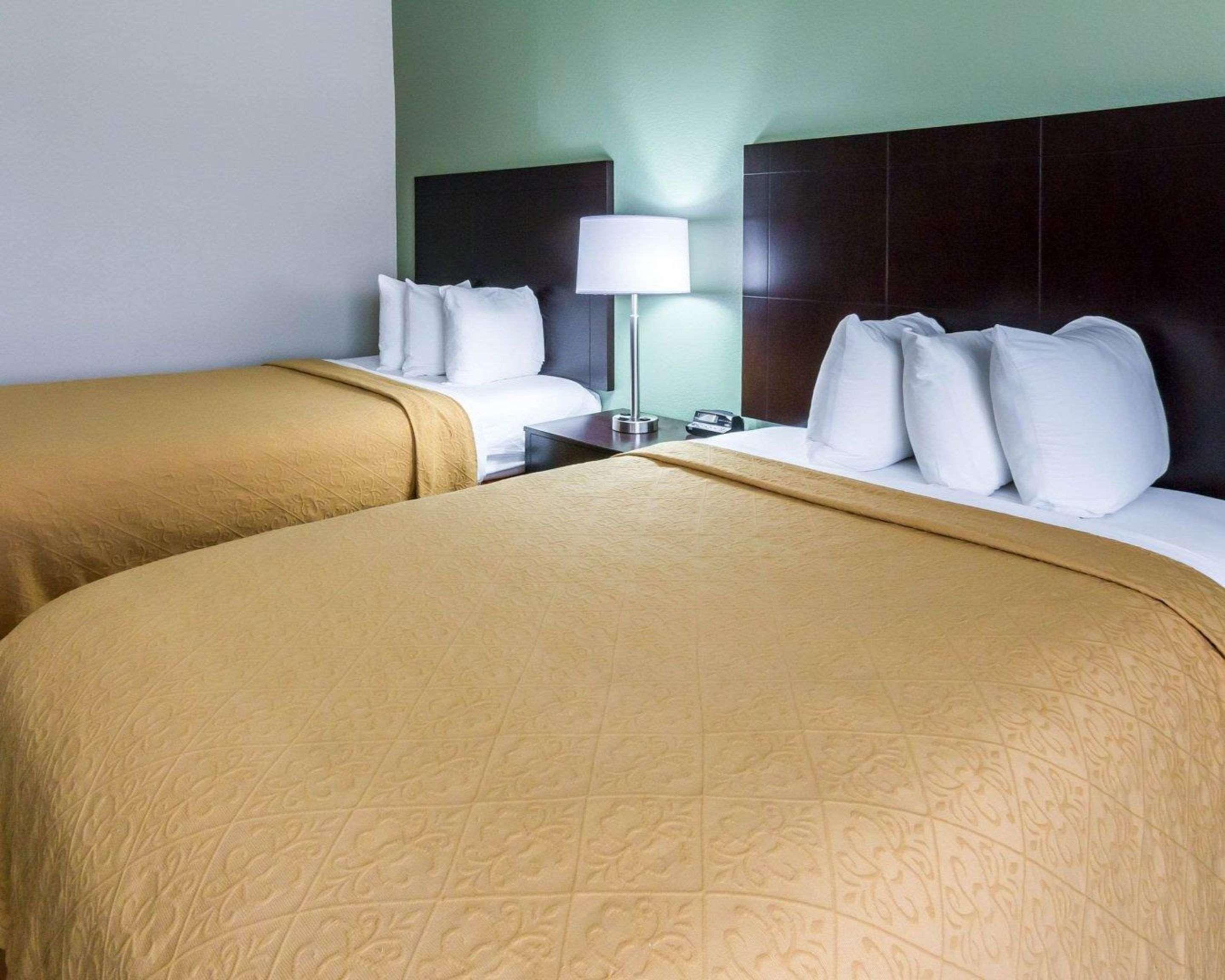 ווסט מונרו Quality Inn & Suites מראה חיצוני תמונה