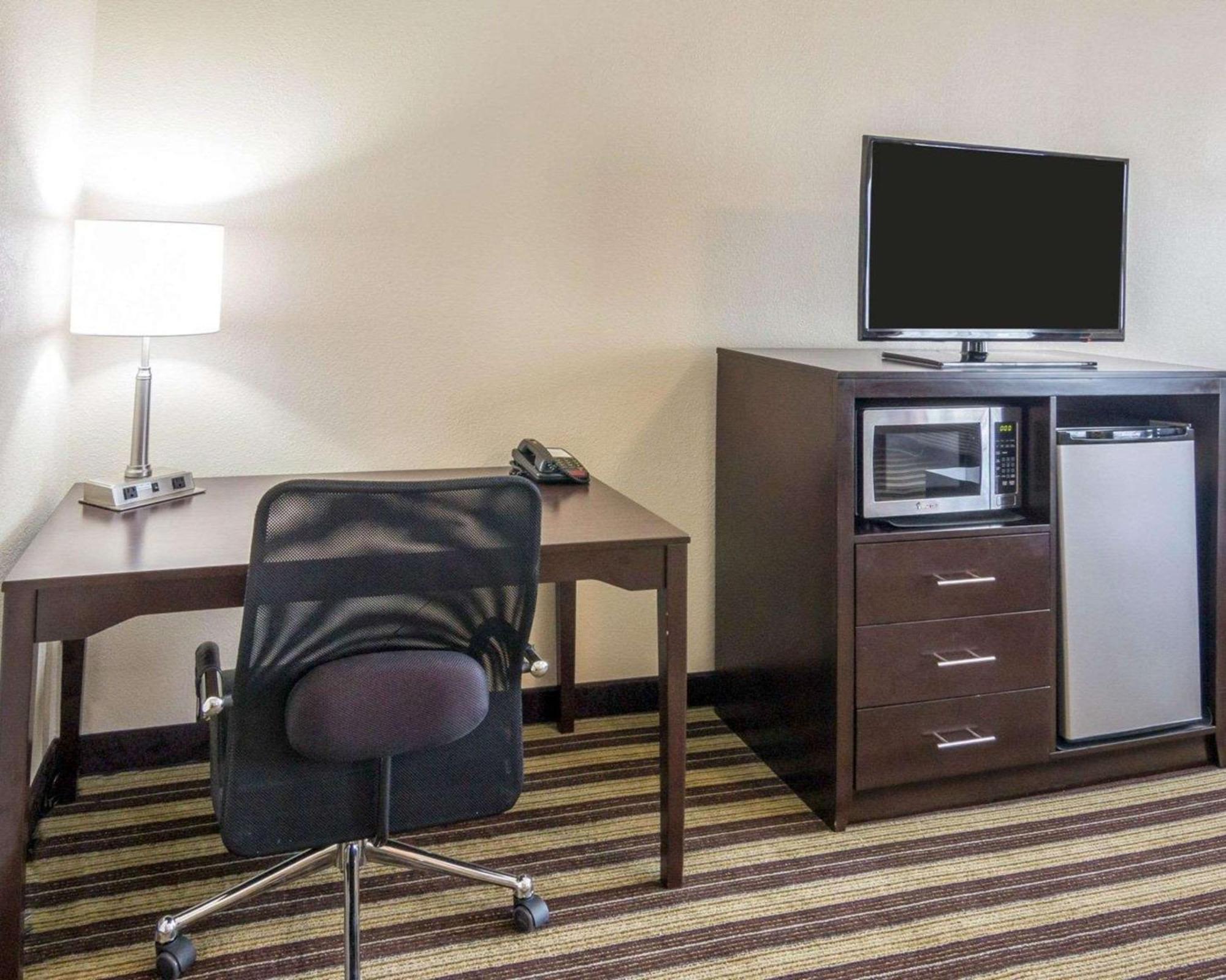 ווסט מונרו Quality Inn & Suites מראה חיצוני תמונה