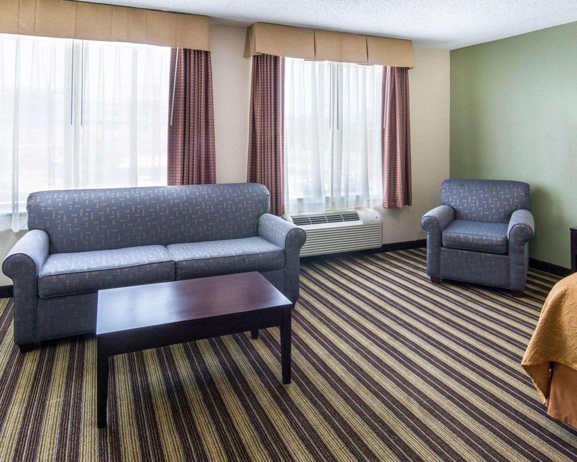 ווסט מונרו Quality Inn & Suites מראה חיצוני תמונה
