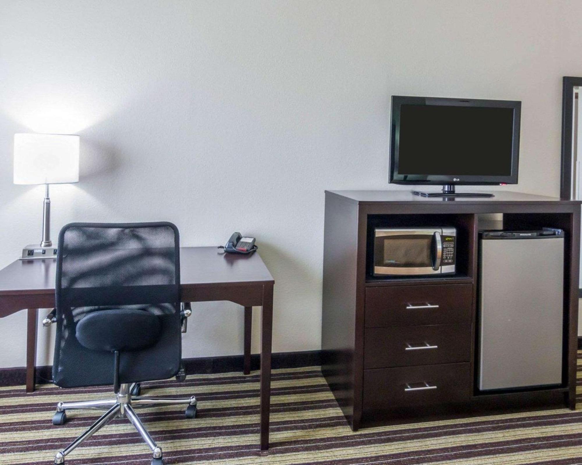 ווסט מונרו Quality Inn & Suites מראה חיצוני תמונה