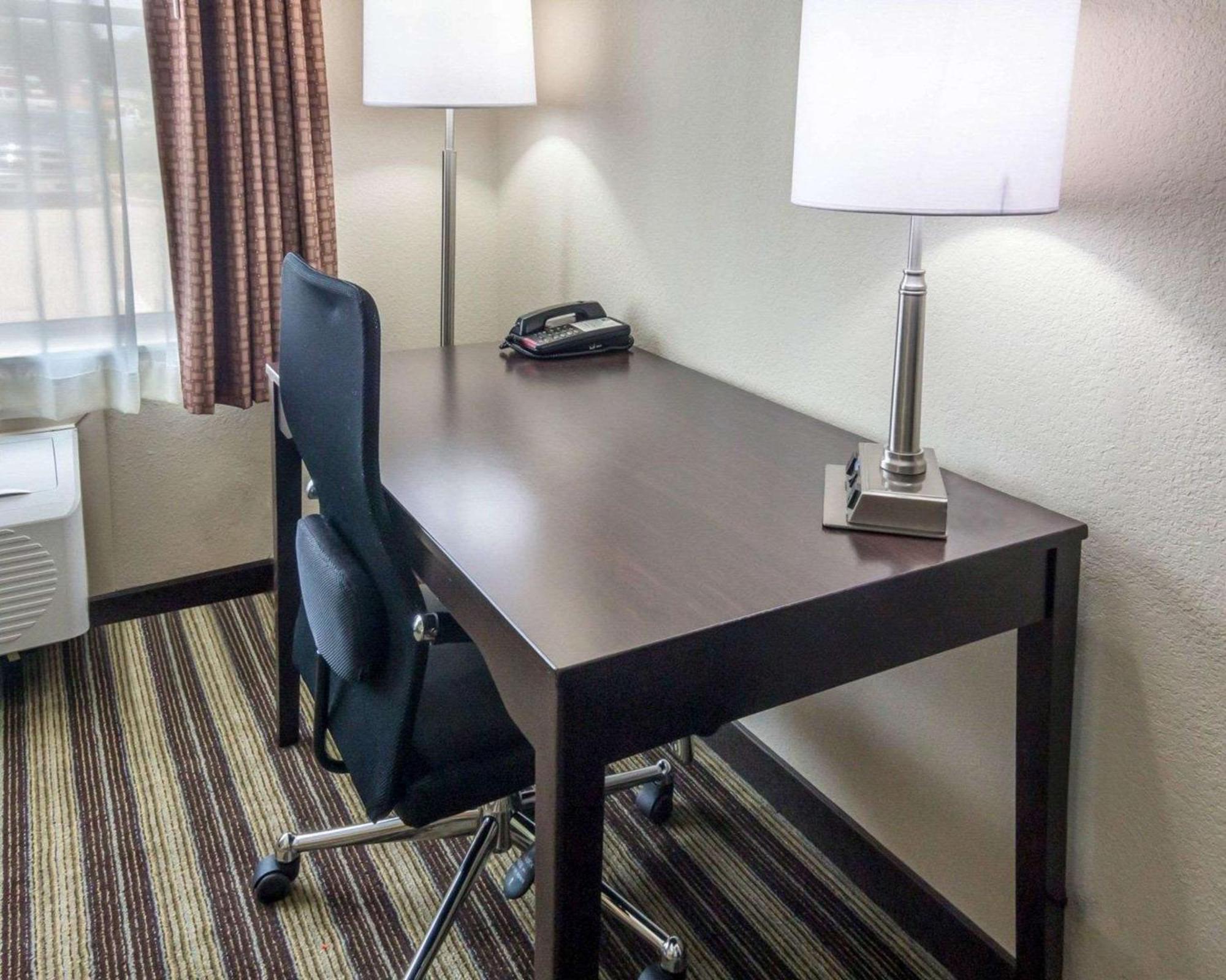 ווסט מונרו Quality Inn & Suites מראה חיצוני תמונה
