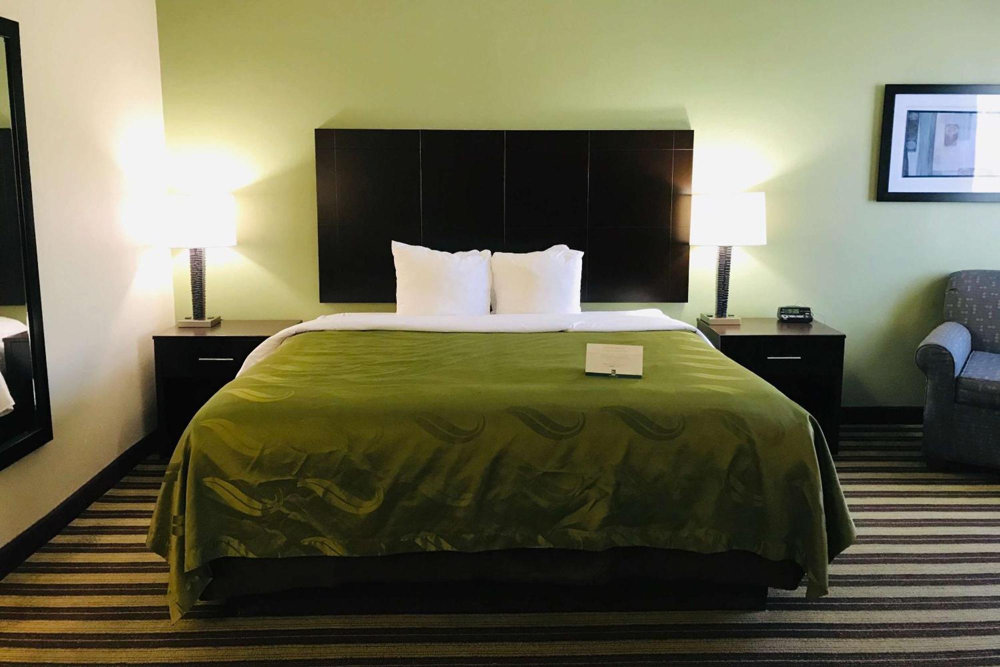 ווסט מונרו Quality Inn & Suites מראה חיצוני תמונה
