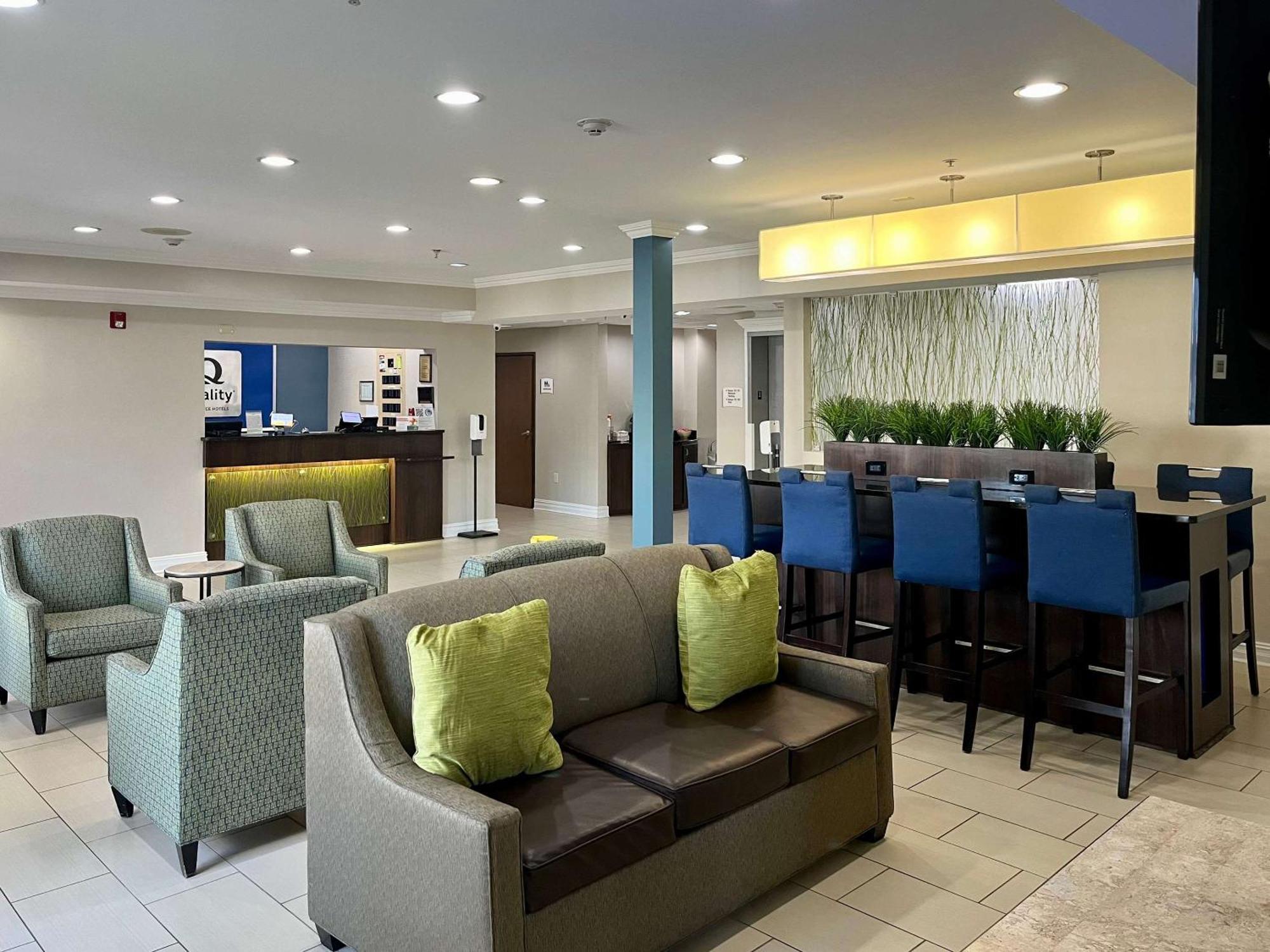 ווסט מונרו Quality Inn & Suites מראה חיצוני תמונה