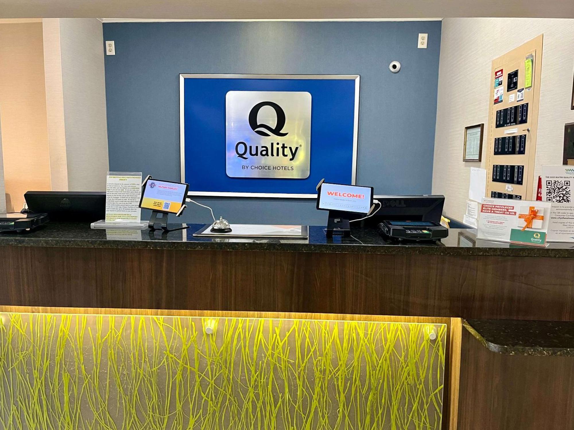 ווסט מונרו Quality Inn & Suites מראה חיצוני תמונה