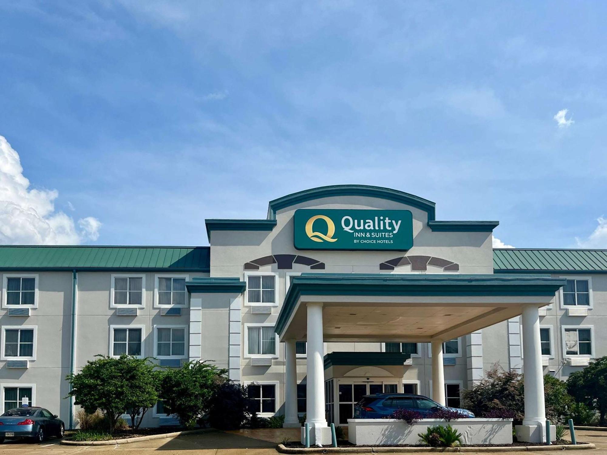 ווסט מונרו Quality Inn & Suites מראה חיצוני תמונה