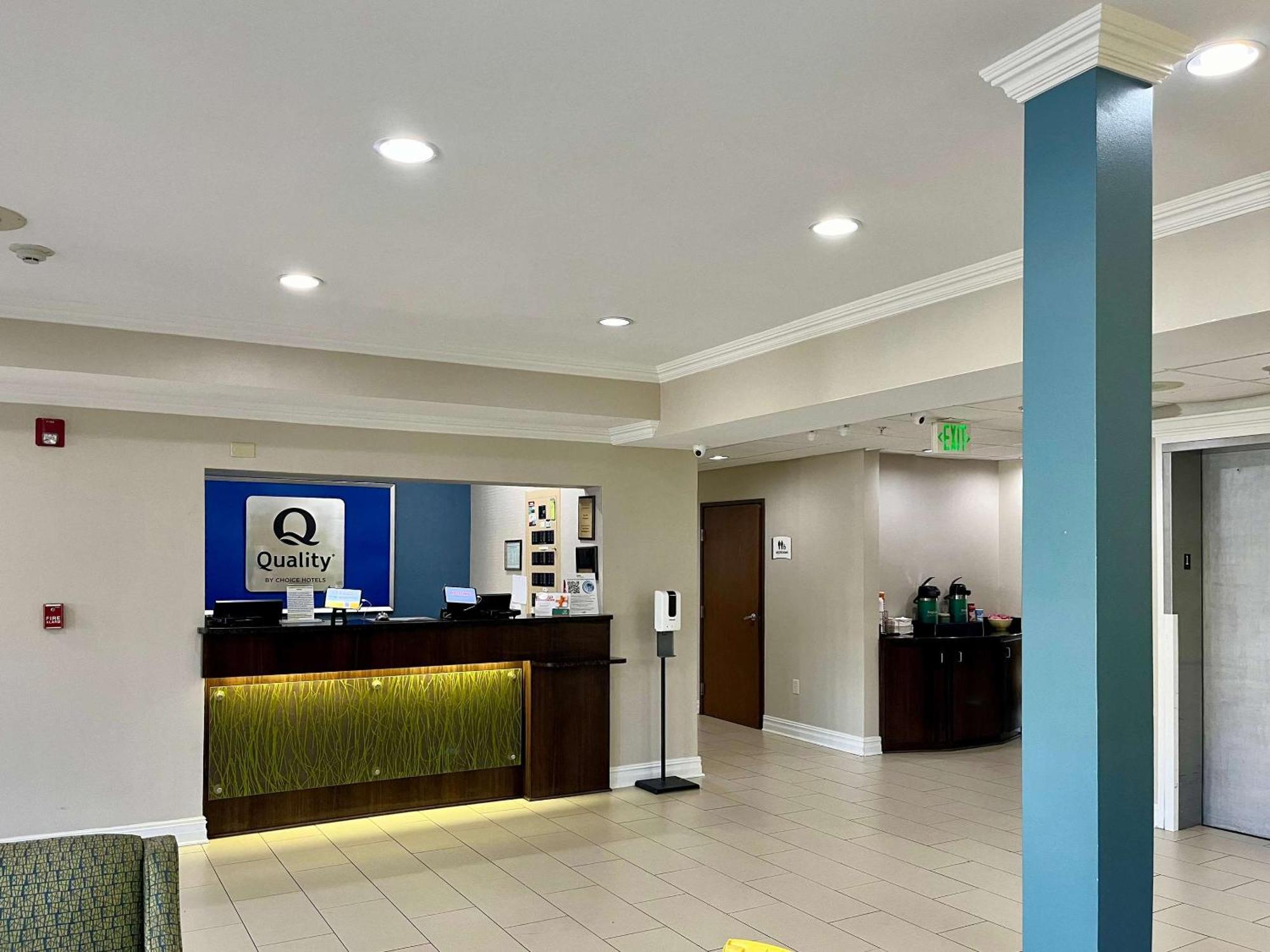 ווסט מונרו Quality Inn & Suites מראה חיצוני תמונה