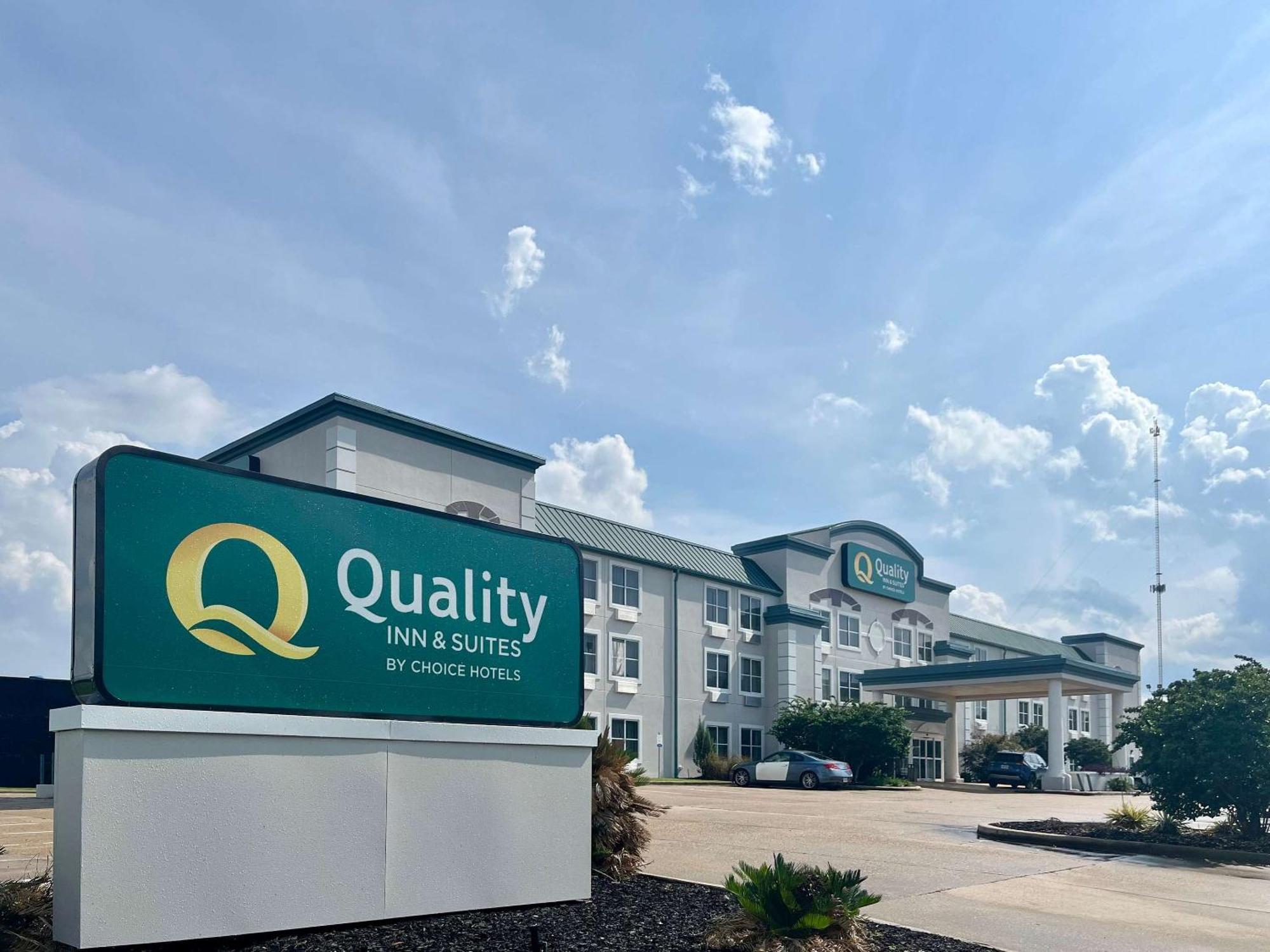 ווסט מונרו Quality Inn & Suites מראה חיצוני תמונה