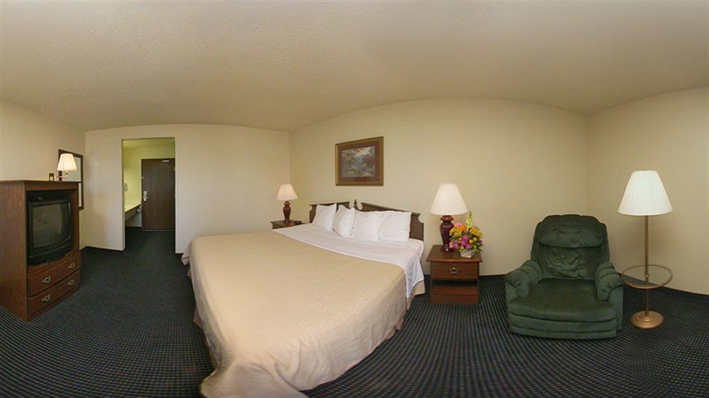 ווסט מונרו Quality Inn & Suites מראה חיצוני תמונה